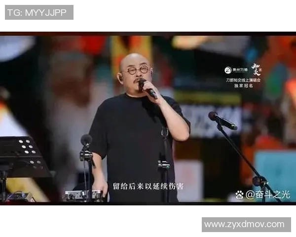 足球场上的传奇9号明星他如何改变了比赛的格局与历史